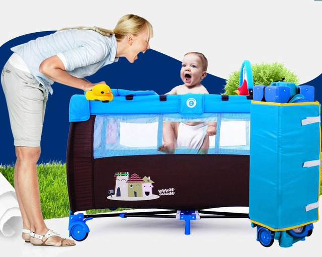 Манеж-кровать для путешествий с детьми
